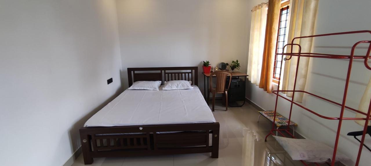 Soly'S Villa Homestay Муннар Экстерьер фото